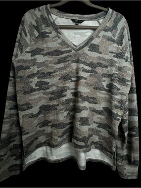 Lucky Brand Women's V-Neck Camo long sleeve Sweater in Gray and neutrals